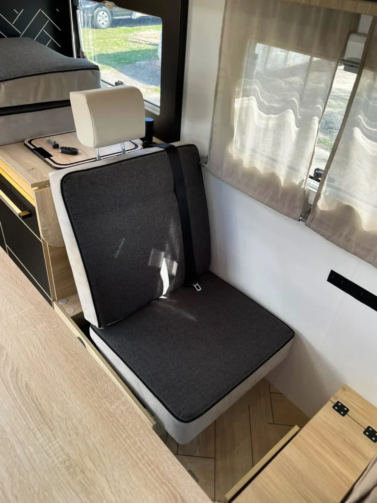 Challenger 318 Graphite Edition A/T