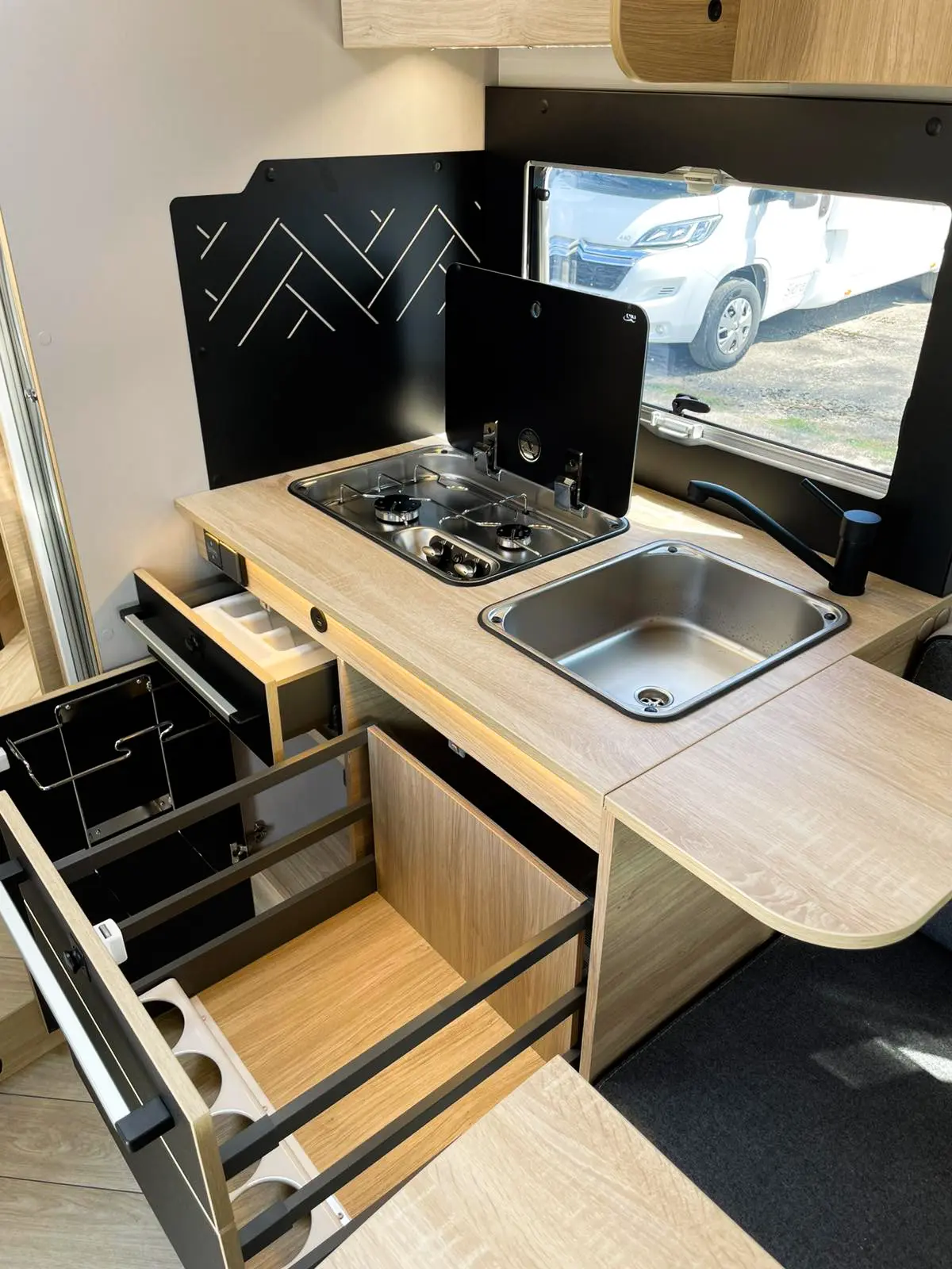 Challenger 318 Graphite Edition A/T