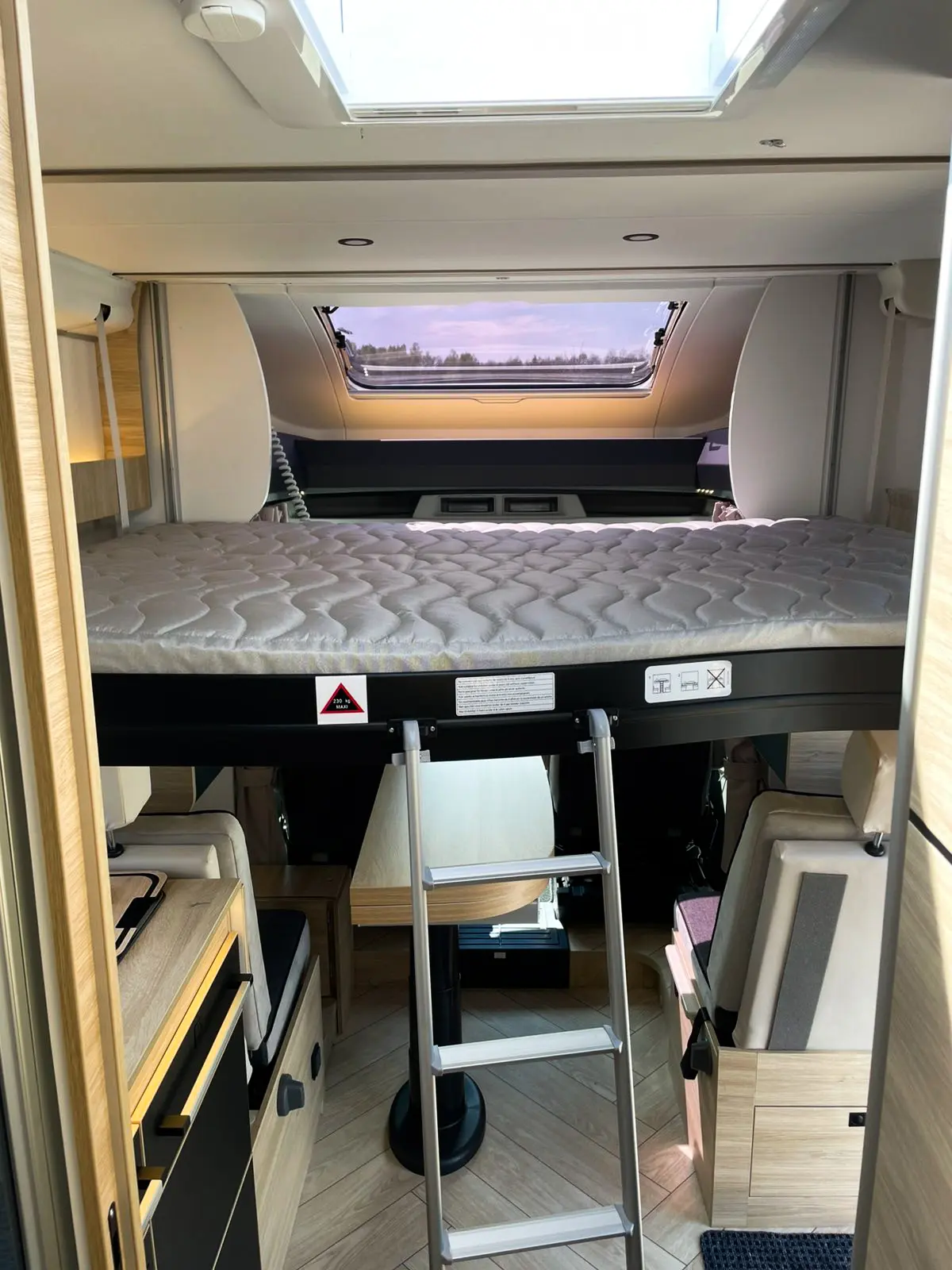 Challenger 318 Graphite Edition A/T
